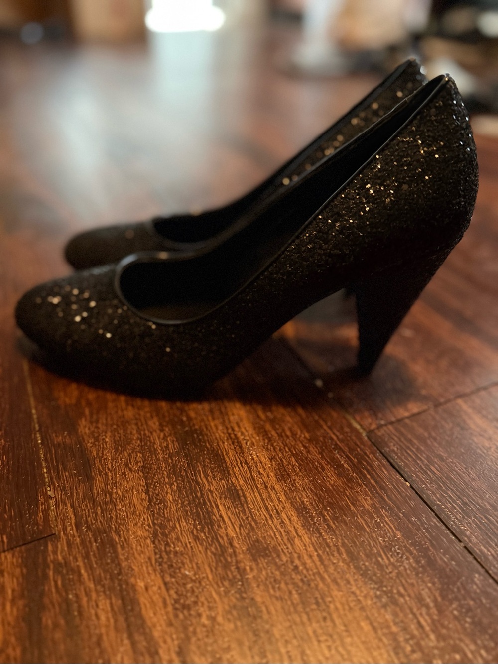 Sparkle Court Heels in Black Glitter - Women's Evening Pumps